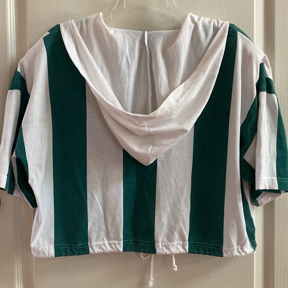 Striped short sleeve button front cropped top with hoodie - Picture 3 of 4